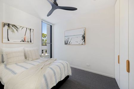 Freestanding Designer Beach House with Pool & Garden Oasis - Photo 2