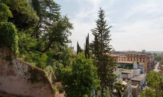 PIAZZA DEL POPOLO-VILLA: Modern, furnished 3 bedroom, 3 bath in private villa. Large terrace with views, spacious living, dining, kitchen. Sunny, silent. Ref 153 - Photo 1