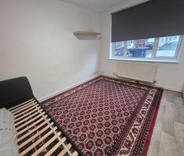 Studio Flat, Wesley Avenue, NW10 - Photo 1