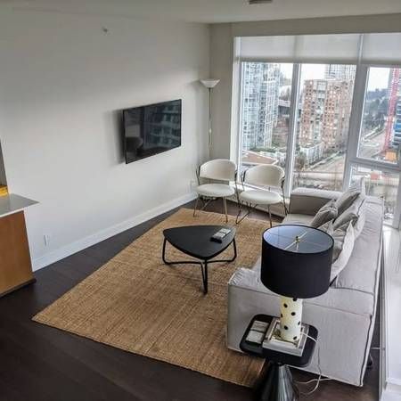 Luxurious FURNISHED 1 BED/1BATH + DEN unit with WATER view (Vancouver) - Photo 3