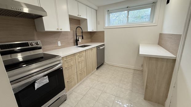 For Lease - 422 Lynett Crescent, Richmond Hill, Ontario - Photo 1