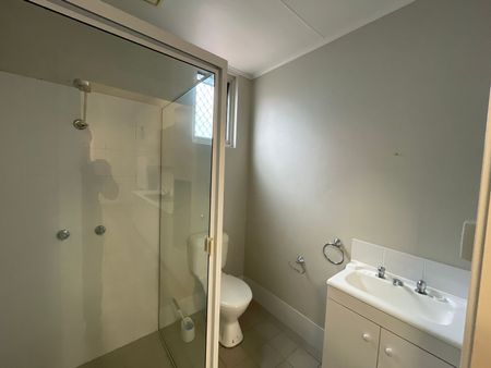 Modern 2-Bedroom Flat in the Heart of the CBD – Utilities Included! - Photo 3