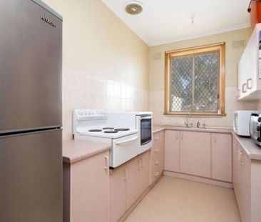 Comfortable 3 Bedroom Home with Large Yard in Elizabeth Grove - Photo 4