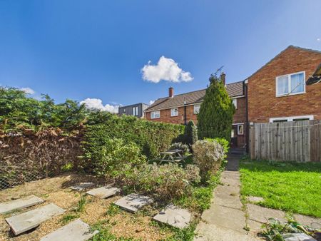 2 bedroom terraced house to rent - Photo 2