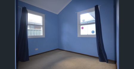 Large family home *** house is on the market for sale and will stay on the market*** - Photo 5