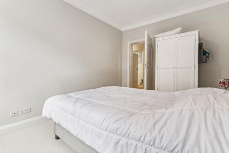 3 bedroom flat to rent - Photo 5