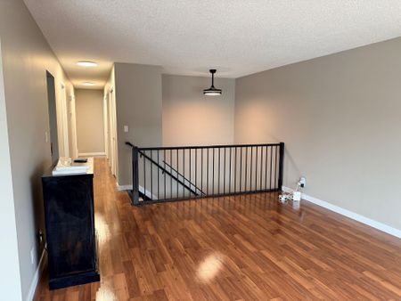 55 Nichols Crescent - Photo 2