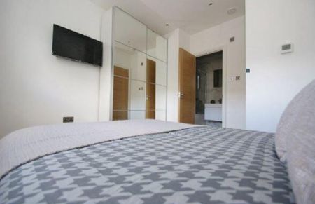 1 Bed Flat, Cornwall Crescent, W11 - Photo 4