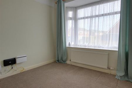 2 bedroom bungalow to rent - Photo 2