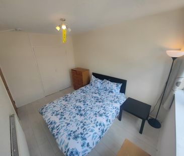 Room in a Shared House, Bank St, E14 - Photo 4