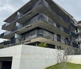 Dans un nouvel immeuble, spacieux studio au rez-de-chaussée. - Photo 1