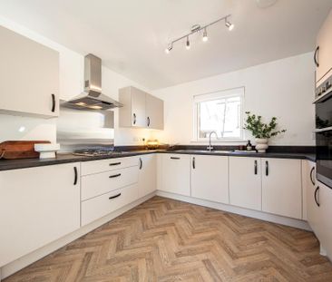 4 bedroom terraced house to rent - Photo 1