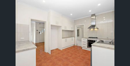 227 Springfield Road, Blackburn North VIC 3130 - House For Rent | Domain - Photo 4