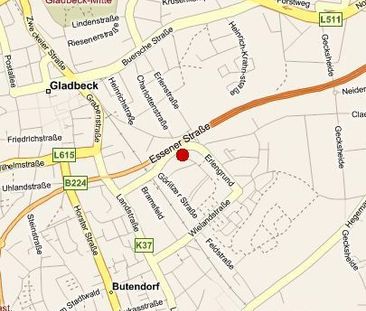 Wohnung mit modernem Wannenbad und neuer Tapezierung an den Wandflä... - Photo 1