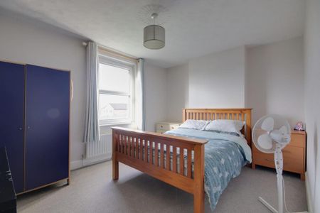 3 bedroom terraced house to rent - Photo 4