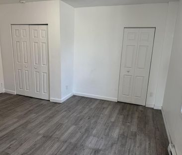 Immeuble - 103-105 King Est 3 Et Demi - Centre-ville De Sherbrooke - Photo 2