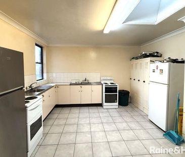 Male Only Boarding House Accommodation - Furnished Single Room - Photo 3