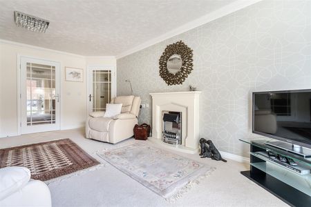 William Lodge, Malmesbury - Photo 3