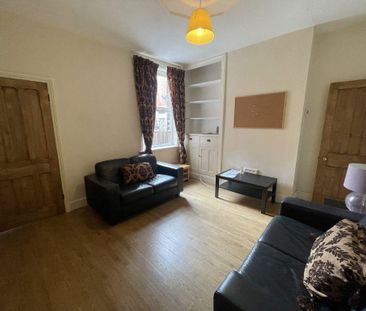 3 bedroom terraced house to rent - Photo 4