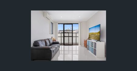 2 BEDROOM APARTMENT - Photo 4