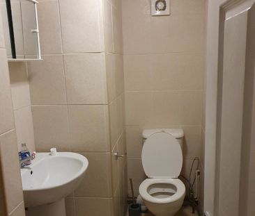 4 Bed Student Accommodation - Photo 4
