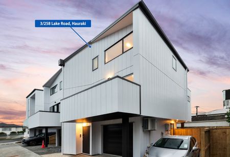 Exceptionally designed home at Takapuna - Photo 4