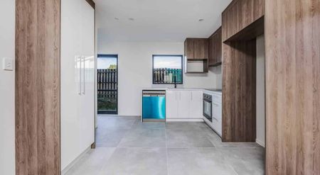 Brand New 3-Bedroom Townhouse – Stylish, Spacious & Superbly Located! - Photo 3