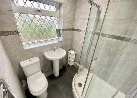 2 bedroom house - semi-detached to rent - Photo 4