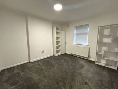 2 Bed Flat, Harley Road, NW10 - Photo 2