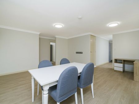 Delightful Villa in Prime Location - Photo 4