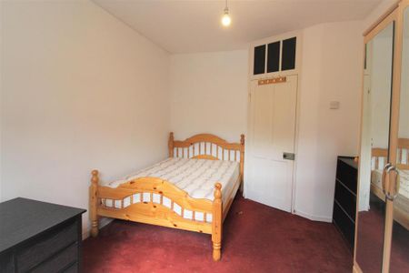 3 bedroom flat to rent - Photo 4