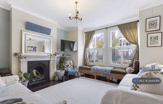 4 bedroom terraced house to rent - Photo 1