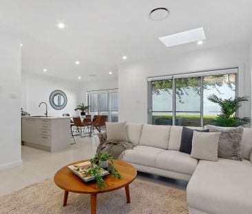 Modern duplex home with quality finishes... - Photo 3