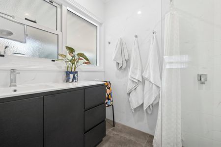 Charming Weatherboard With Wide Frontage & Dual Crossovers - Photo 5