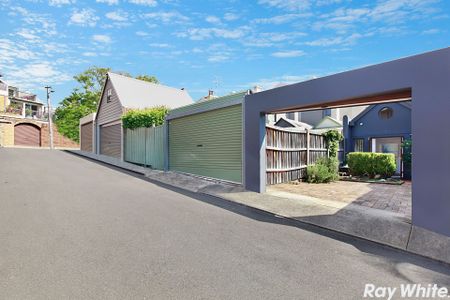 Gorgeous Paddington Terrace With Parking In Prime Location - Photo 2