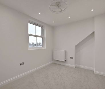 A newly refurbished and extended four bedroom home in the heart of ... - Photo 3