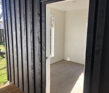 This is a renovated three bedroom family home with a new kitchen, b... - Photo 4