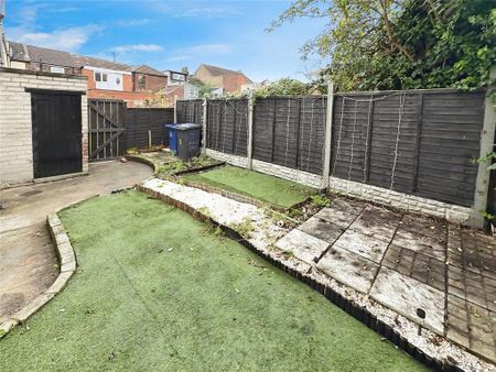 2 bedroom terraced house to rent - Photo 3