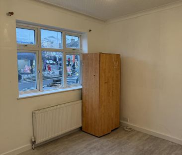 4 bedroom semi-detached house to rent - Photo 5