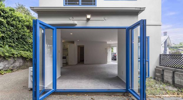 Modern 3-Bedroom in Prime Ellerslie Location - Photo 1