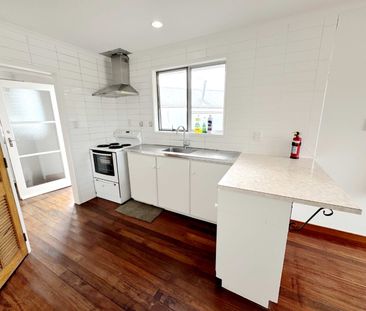 Comfortable 3-Bedroom Home in Quiet Henderson Street - Photo 5