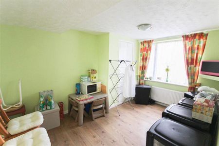 4 bedroom detached house to rent - Photo 5