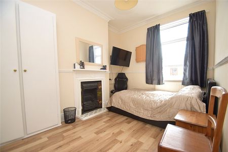 5 bed terraced house to rent in Prospect Road, Scarborough, YO12 - Photo 4