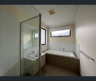 1/8 Kelly Street, Chadstone, Vic 3148 - Photo 6