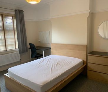 5 Bed Detached House, Balmoral Avenue, NG2 - Photo 4