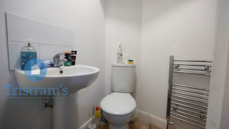 5 bed Mid Terraced House for Rent - Photo 5