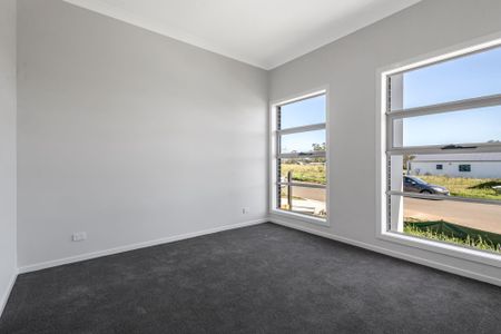 Family Friendly Living! - Photo 2