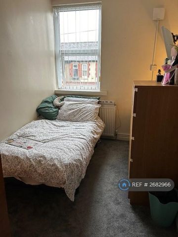 4 bedroom terraced house to rent - Photo 3