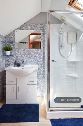 1 bedroom in a house share to rent - Photo 1