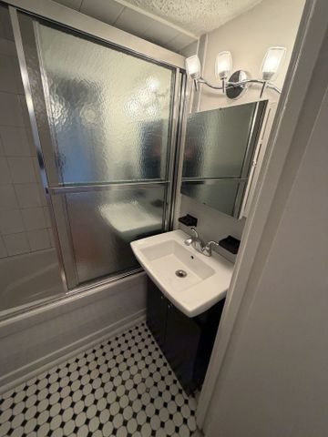 For Lease - 354 Annette Street Unit# 1, Toronto, Ontario - Photo 4